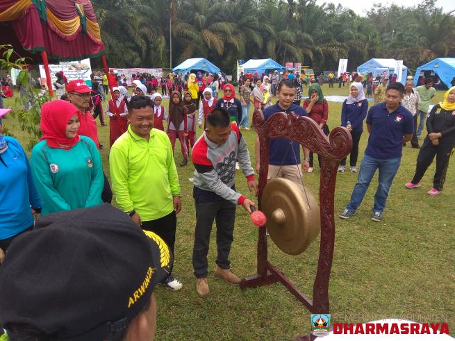 HPSN di Dharmasraya Diperingati dengan Tiga Bulan Bersih-bersih Sampah