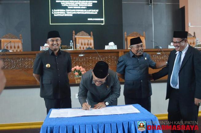 Ranperda Pengelolaan Zakat dan Penyelenggaraan Bantuan Hukum Resmi Ditetapkan jadi Perda