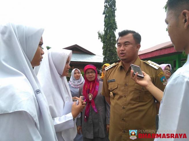 Sidak ke SMPN 1 Pulau Punjung, Bupati "Dicegat" Sejumlah Siswa