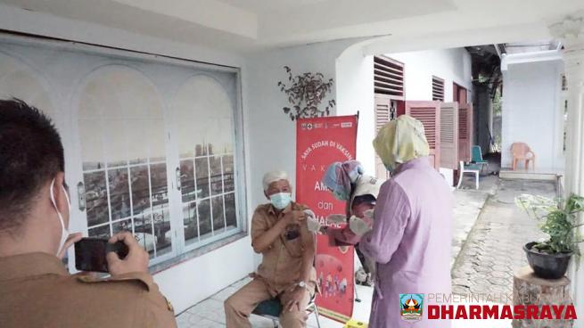WABUP DATUK LABUAN BESERTA ISTRI JALANI VAKSINASI COVID-19 DOSIS KEDUA